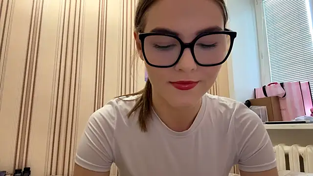 MiaWonderind online show from 06-25-26, 12:10