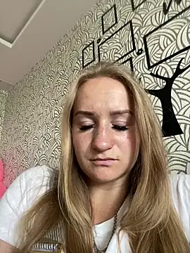 Snapshot of Emilia_kis chatting on 06-11-26, 10:34 Emilia kis online show from 06-11-26, 10:34