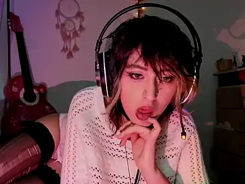 kittenpasive30 online show from 07-18-26, 10:40