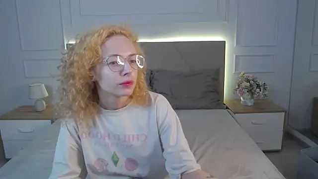 MiaVelmont online show from 07-12-26, 11:00