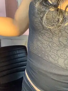 Snapshot of Tu_Negrita_Hot chatting on 06-10-26, 05:14 Tu Negrita Hot online show from 06-10-26, 05:14