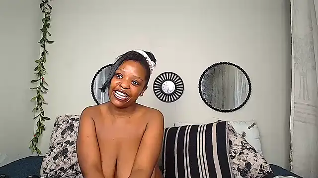 Snapshot of FreakyNubian chatting on 07-25-26, 04:24 FreakyNubian online show from 07-25-26, 04:24