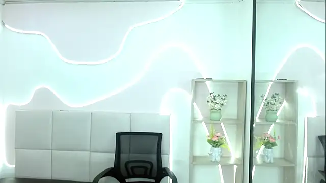 Jazmiin Rosee online show from 06-19-26, 12:33
