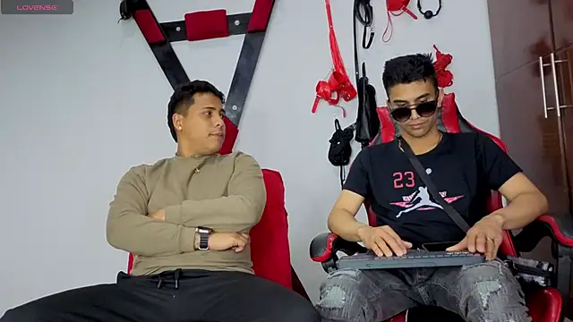 Snapshot of Alejandro_and_Deiby chatting on 06-19-26, 03:01 Alejandro and Deiby online show from 06-19-26, 03:01