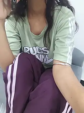 Snapshot of raina_143- chatting on 06-19-26, 03:29 raina 143- online show from 06-19-26, 03:29