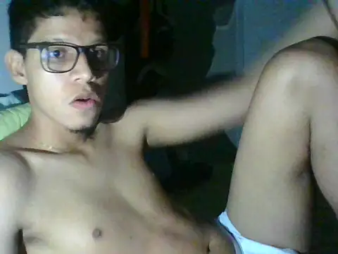 Snapshot of twink_vibes chatting on 06-19-26, 05:57 twink vibes online show from 06-19-26, 05:57