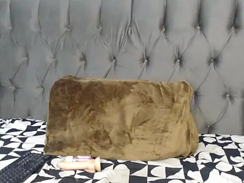 Snapshot of Loyal_Alisha chatting on 06-25-26, 05:18 Loyal Alisha online show from 06-25-26, 05:18