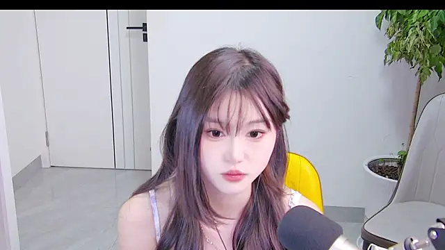 Snapshot of Zhaoqing111 chatting on 06-15-26, 12:38 Zhaoqing111 online show from 06-15-26, 12:38