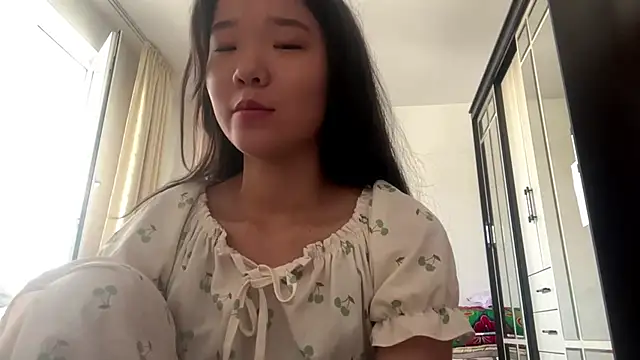 Snapshot of Mika_strawberry chatting on 06-22-26, 05:37 Mika strawberry online show from 06-22-26, 05:37