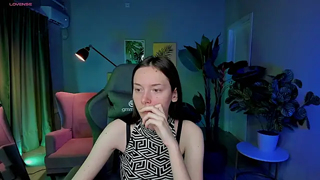 Snapshot of Eva_Leeee chatting on 07-03-26, 05:25 Eva Leeee online show from 07-03-26, 05:25
