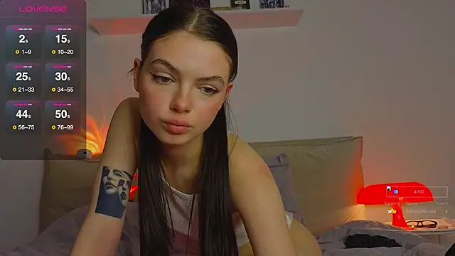 Snapshot of LillyMeow chatting on 06-15-26, 04:17 LillyMeow online show from 06-15-26, 04:17