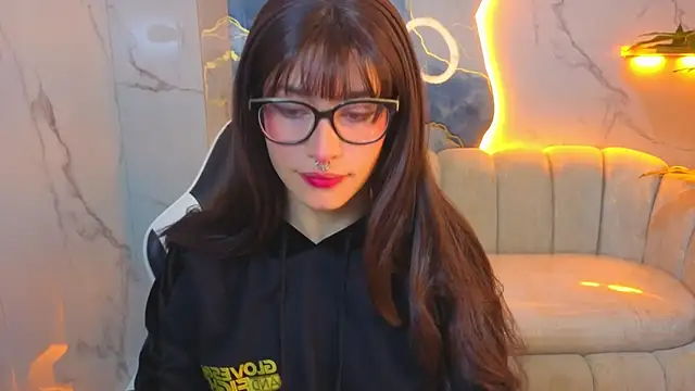 Snapshot of Lily_Tx chatting on 06-18-26, 12:43 Lily Tx online show from 06-18-26, 12:43