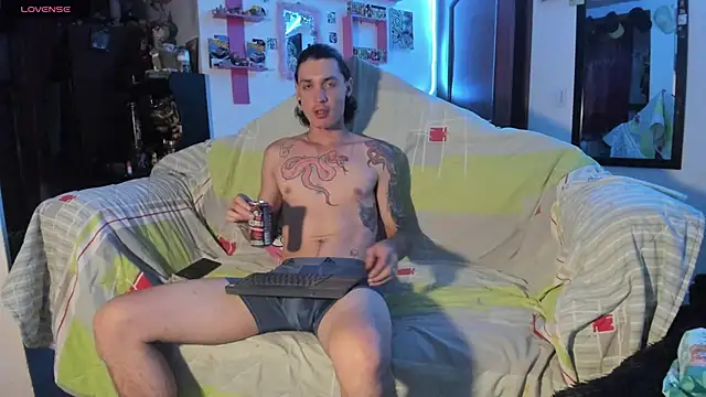 Snapshot of LokyHartt chatting on 06-15-26, 02:01 LokyHartt online show from 06-15-26, 02:01