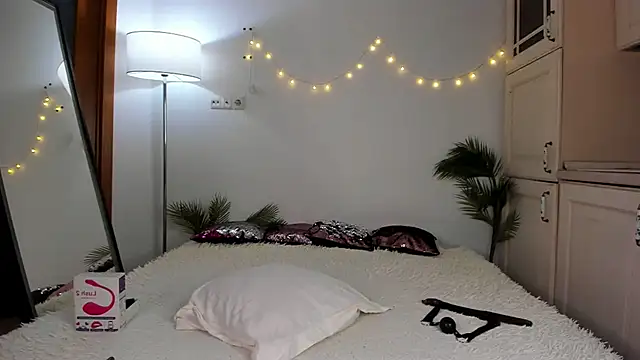 SonyaBabyn online show from 03-18-25, 01:23