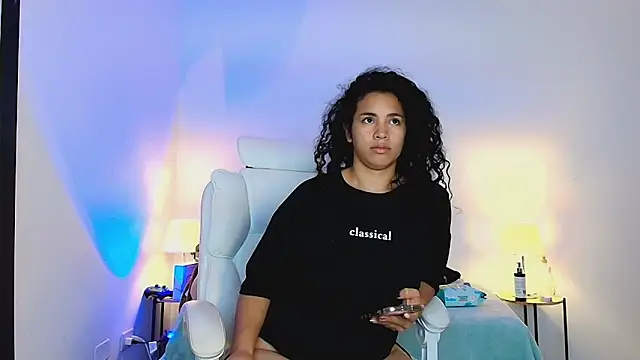 Snapshot of Isabella_Sophia19 chatting on 06-19-26, 10:47 Isabella Sophia19 online show from 06-19-26, 10:47