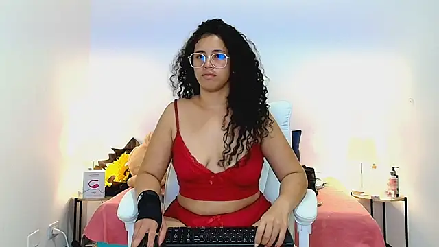 Snapshot of Isabella_Sophia19 chatting on 07-11-26, 01:17 Isabella Sophia19 online show from 07-11-26, 01:17