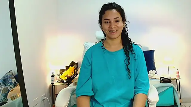 Snapshot of Isabella_Sophia19 chatting on 07-20-26, 03:25 Isabella Sophia19 online show from 07-20-26, 03:25