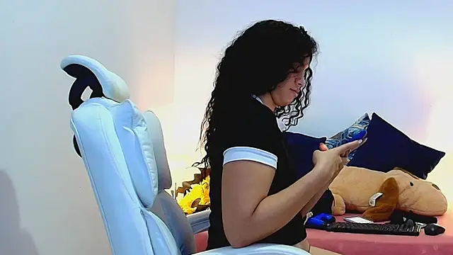 Snapshot of Isabella_Sophia19 chatting on 07-07-26, 01:47 Isabella Sophia19 online show from 07-07-26, 01:47
