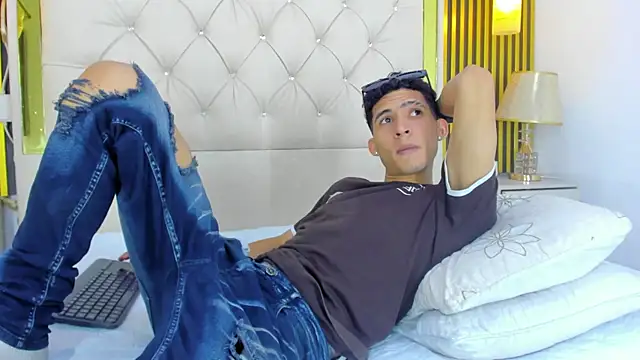 Snapshot of JARED_BOY1 chatting on 06-22-26, 12:27 JARED BOY1 online show from 06-22-26, 12:27