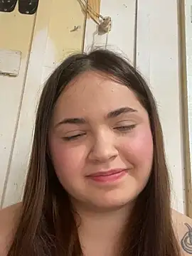 Snapshot of bella__hott chatting on 07-31-26, 10:47 bella hott online show from 07-31-26, 10:47