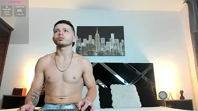 Snapshot of Zeus_damian21 chatting on 06-19-26, 03:23 Zeus damian21 online show from 06-19-26, 03:23