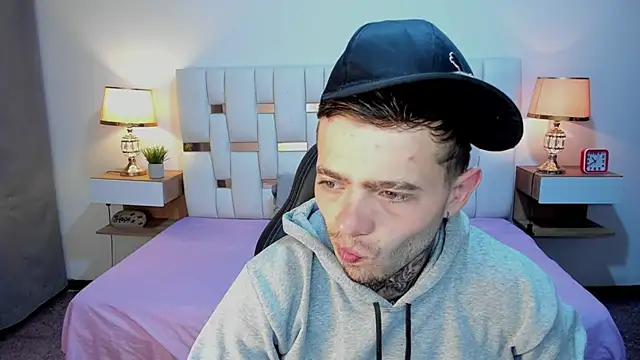Snapshot of Zeus_damian21 chatting on 08-04-26, 03:44 Zeus damian21 online show from 08-04-26, 03:44
