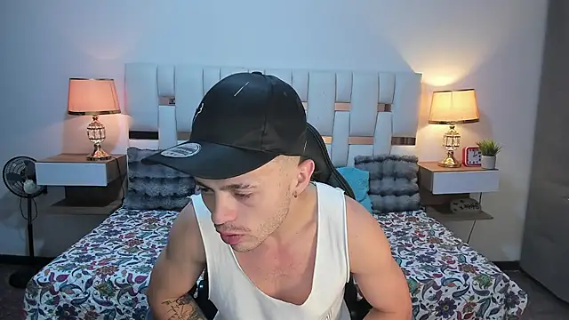 Snapshot of Zeus_damian21 chatting on 07-18-26, 03:04 Zeus damian21 online show from 07-18-26, 03:04