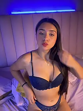 Snapshot of michbrunnette chatting on 06-16-26, 04:23 michbrunnette online show from 06-16-26, 04:23