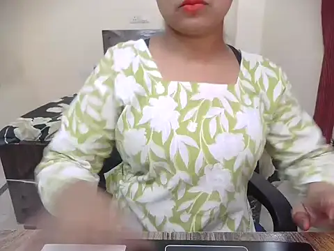 Snapshot of Bold-Divya1 chatting on 06-27-26, 04:18 Bold-Divya1 online show from 06-27-26, 04:18