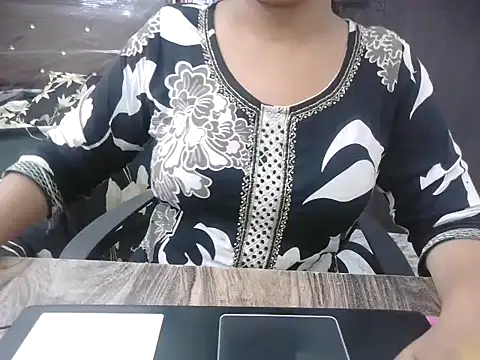Snapshot of Bold-Divya1 chatting on 06-25-26, 04:10 Bold-Divya1 online show from 06-25-26, 04:10