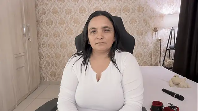 Snapshot of SAmirahha_Bano1 chatting on 06-12-26, 10:13 SAmirahha Bano1 online show from 06-12-26, 10:13