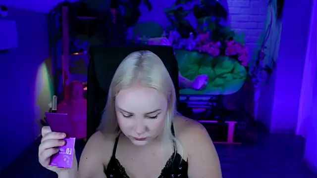Snapshot of stellawatts chatting on 07-24-26, 12:12 stellawatts online show from 07-24-26, 12:12