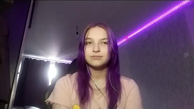 Snapshot of CaroylnOllhoff chatting on 06-17-26, 10:25 CaroylnOllhoff online show from 06-17-26, 10:25