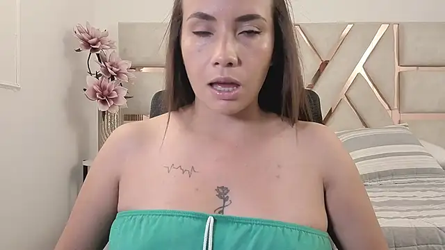 Snapshot of Karol_vg chatting on 06-22-26, 11:18 Karol vg online show from 06-22-26, 11:18
