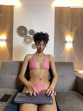 Snapshot of Kiara_Kamau_XXX chatting on 07-24-26, 01:07 Kiara Kamau XXX online show from 07-24-26, 01:07