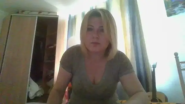 Snapshot of ElenaLove888 chatting on 06-15-26, 07:30 ElenaLove888 online show from 06-15-26, 07:30