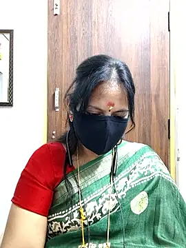 Snapshot of Tamil_white_beauty chatting on 06-19-26, 07:30 Tamil white beauty online show from 06-19-26, 07:30