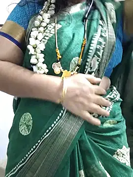 Snapshot of Tamil_white_beauty chatting on 06-30-26, 01:00 Tamil white beauty online show from 06-30-26, 01:00
