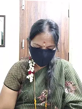 Snapshot of Tamil_white_beauty chatting on 06-21-26, 05:08 Tamil white beauty online show from 06-21-26, 05:08