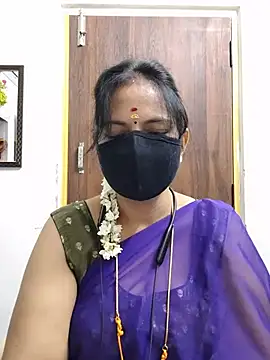 Snapshot of Tamil_white_beauty chatting on 07-11-26, 06:03 Tamil white beauty online show from 07-11-26, 06:03