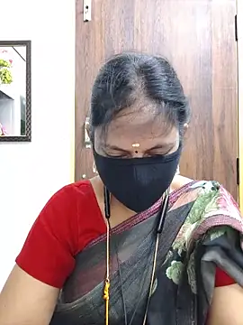 Snapshot of Tamil_white_beauty chatting on 06-17-26, 04:56 Tamil white beauty online show from 06-17-26, 04:56