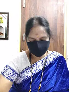 Snapshot of Tamil_white_beauty chatting on 07-12-26, 05:58 Tamil white beauty online show from 07-12-26, 05:58