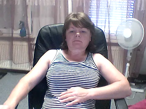 Snapshot of MoonLady40 chatting on 06-21-26, 02:34 MoonLady40 online show from 06-21-26, 02:34
