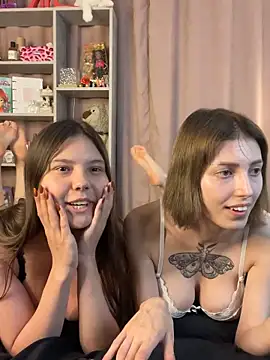 Snapshot of Bratz_Girls chatting on 06-12-26, 11:24 Bratz Girls online show from 06-12-26, 11:24