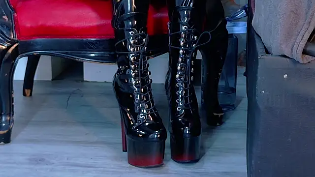 Snapshot of MeganWally chatting on 07-11-26, 06:41 MeganWally online show from 07-11-26, 06:41