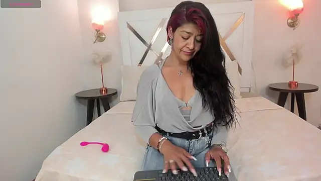 Snapshot of Sky_Collins_ chatting on 07-15-26, 08:05 Sky Collins online show from 07-15-26, 08:05