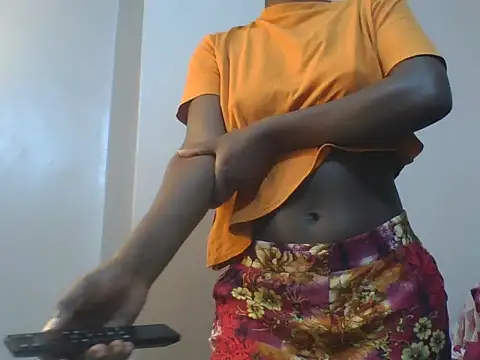 Snapshot of Black_prettty chatting on 06-20-26, 04:23 Black prettty online show from 06-20-26, 04:23