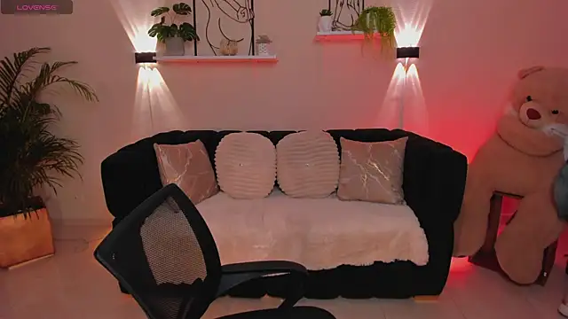 Snapshot of Susy_Doll1 chatting on 07-02-26, 02:23 Susy Doll1 online show from 07-02-26, 02:23