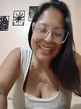 Snapshot of Coral_611 chatting on 06-25-26, 10:48 Coral 611 online show from 06-25-26, 10:48