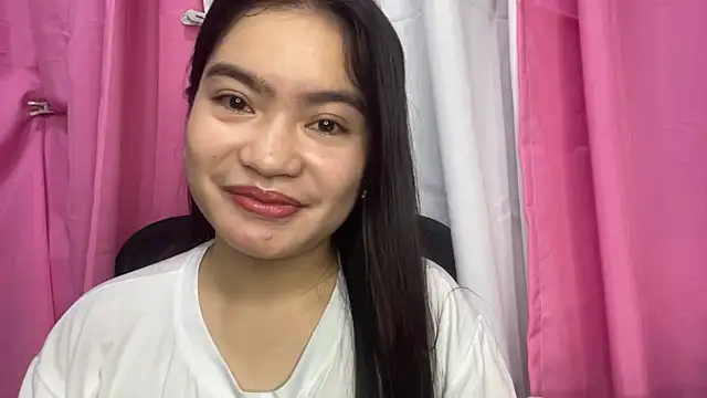Snapshot of LouveniaDebeer chatting on 06-16-26, 01:22 LouveniaDebeer online show from 06-16-26, 01:22